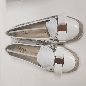 Soft Style White Flats Elegant Design